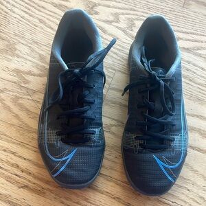 Nike indoor soccer shoes size 3